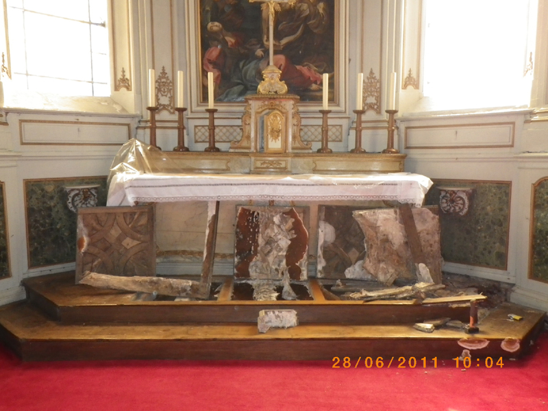 Dégradation de  l'autel par Mérule